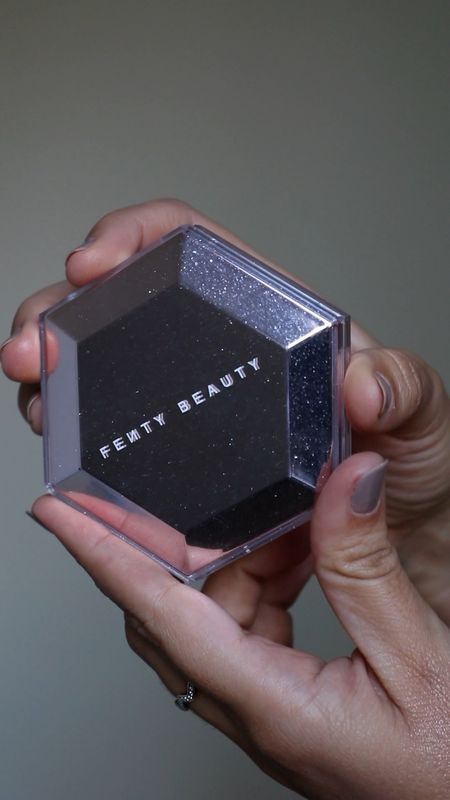 Iluminador Diamond Bomb Fenty Beauty - cor How many carats

#LTKbrasil #LTKbeauty