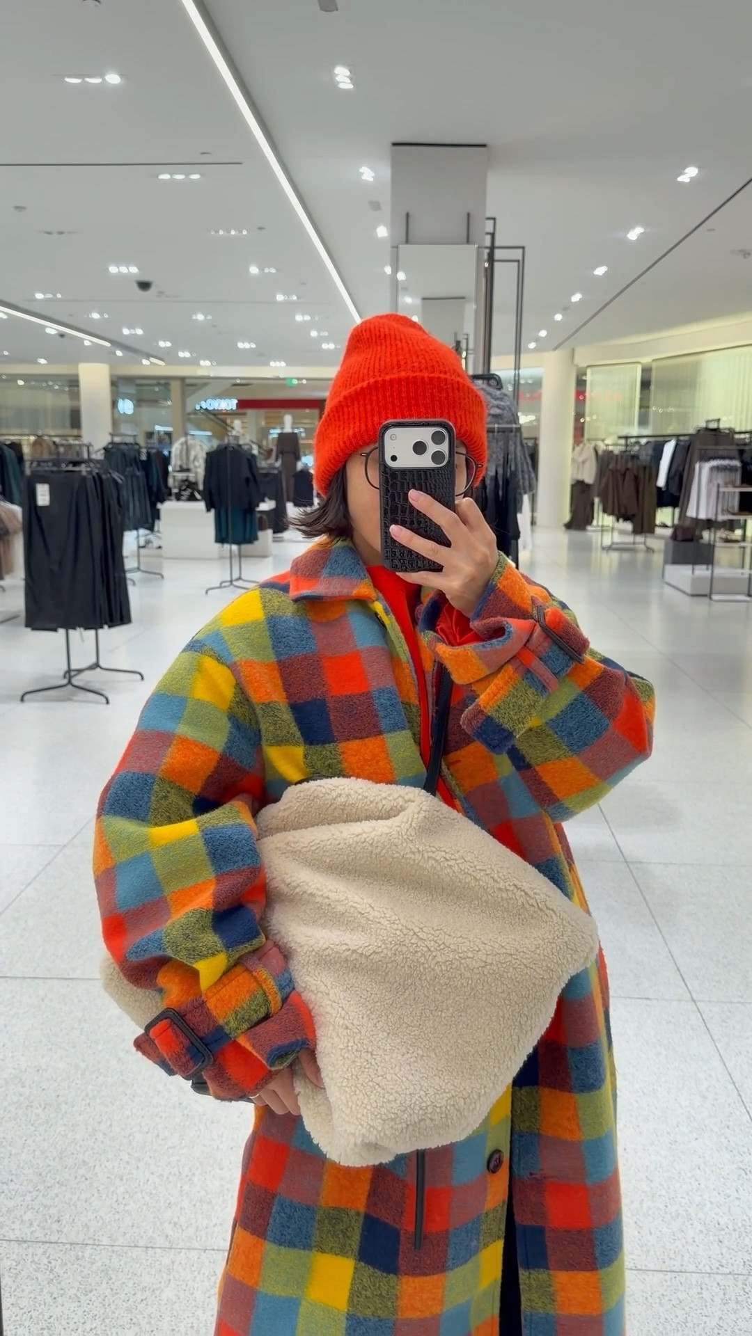 The Zara bag that I cannot get enough of! I love that it’s reversible! It has a Sherpa type material on one side and then a faux leather black material on the other. It’s a tote bag, but you can also use it as an oversized clutch as seen here. 

#LTKFindsUnder100 #LTKPetite #LTKootd