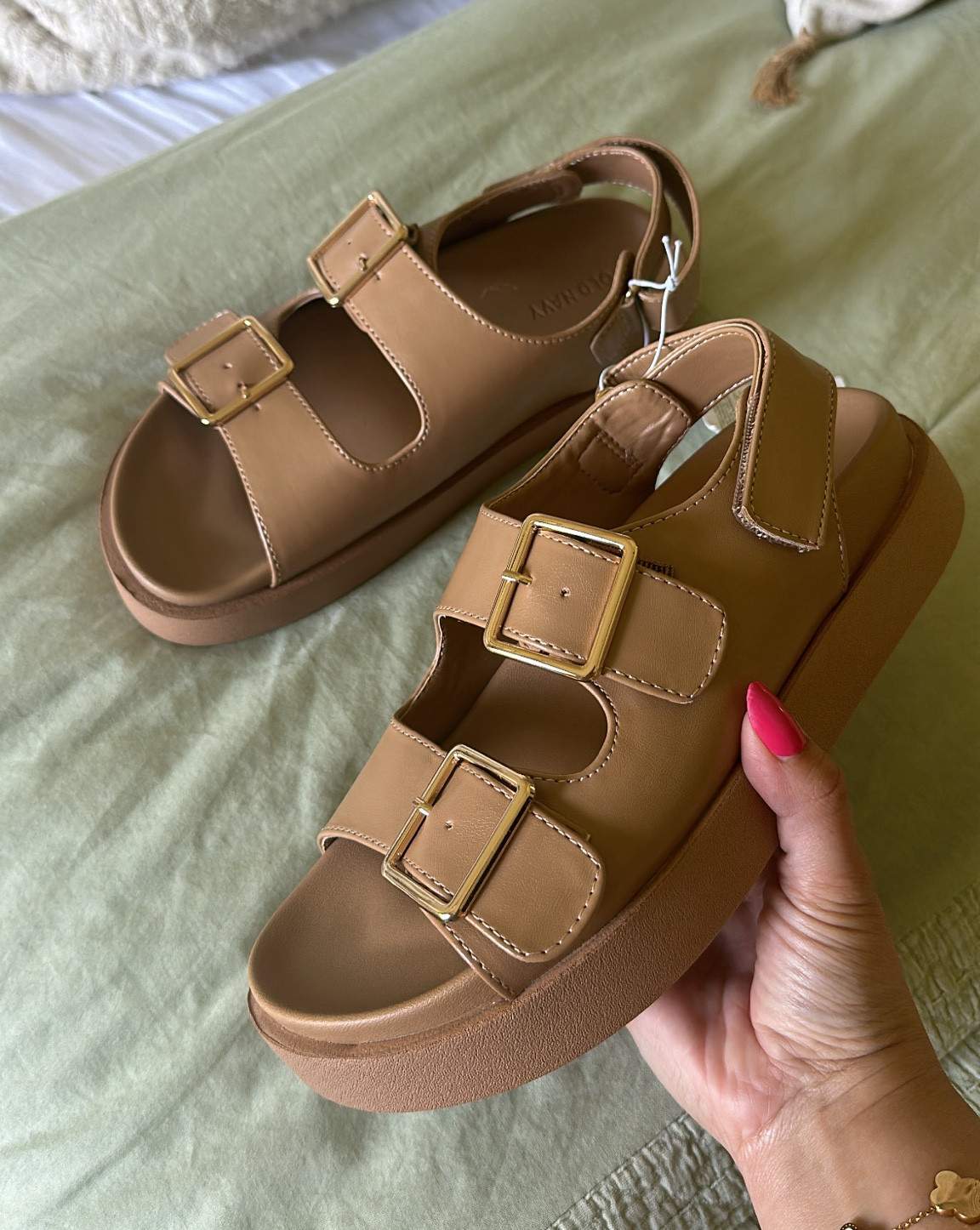 Chunky buckle strap sandal. Color tan. Available also in black and denim. 

#LTKShoeCrush #LTKFindsUnder50 #LTKStyleTip