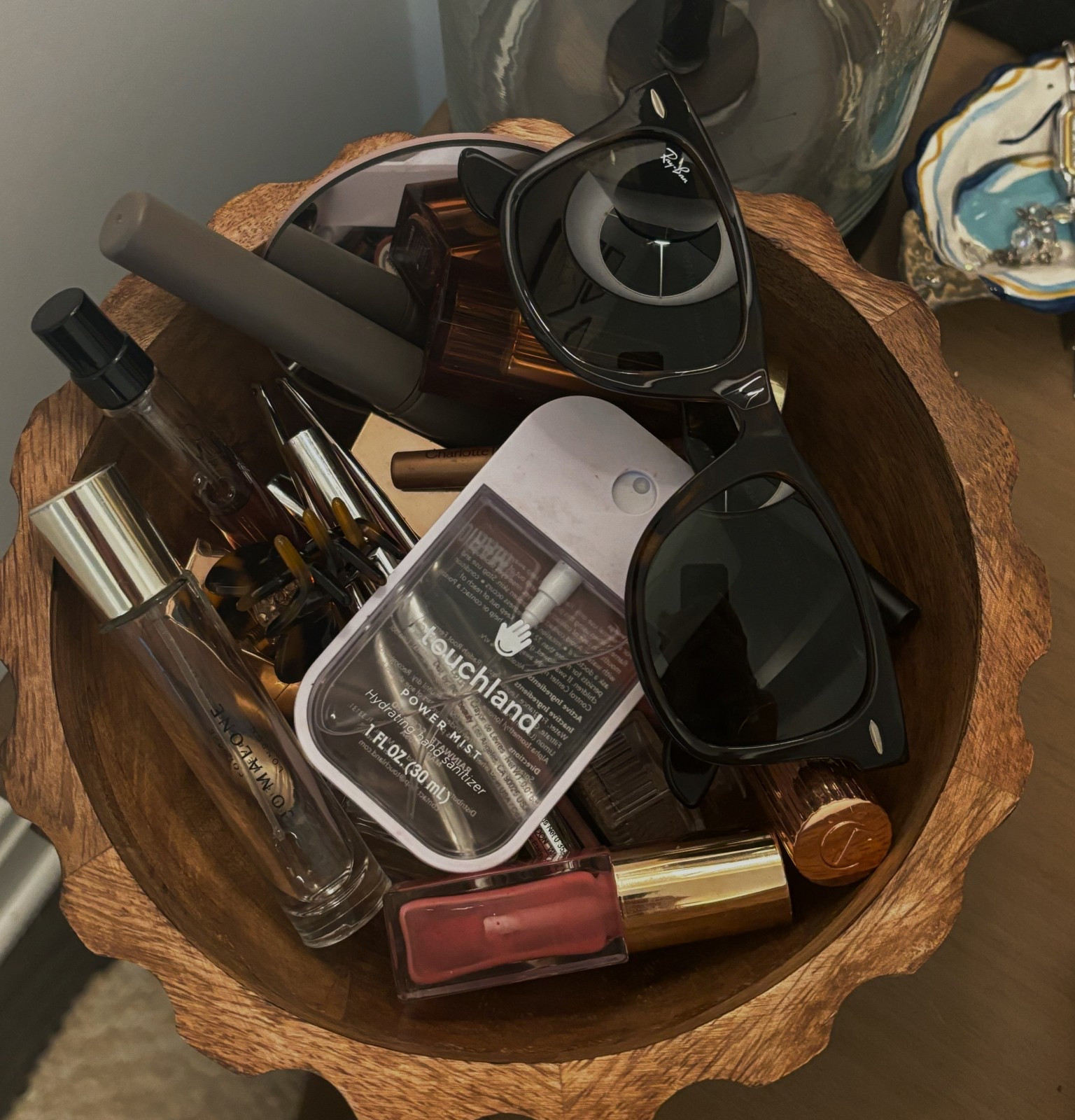 some of my purse bowl favorites! 
#lipstick #lipgloss #lipliner #pursebowl #patrickta #makeupbymario #jomalone #tower28

#LTKBeauty #LTKHome #LTKStyleTip