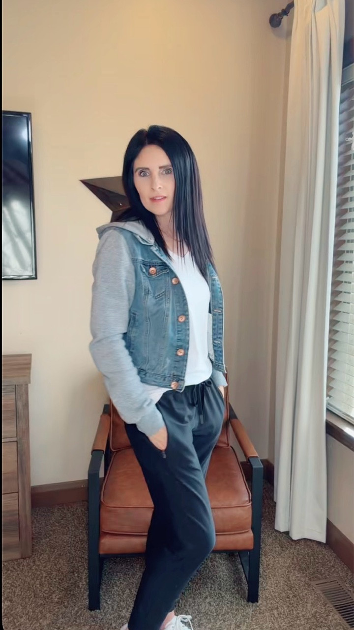 I alway love a good basic in my closet. 

#LTKmomlife #LTKspring #LTKU