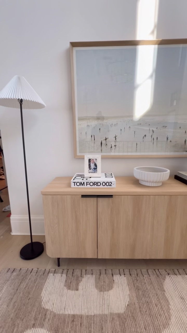 New entry console table ✨

Entry table, console table, entry decor, neutral home decor, living room decor, floor lamp, Walmart, beach wall art, Christine Andrew 

#LTKhome #LTKfindsunder100 #LTKstyletip