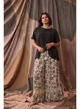 Festi Wide-Leg Lace Trim Pant | Torrid (US & Canada)