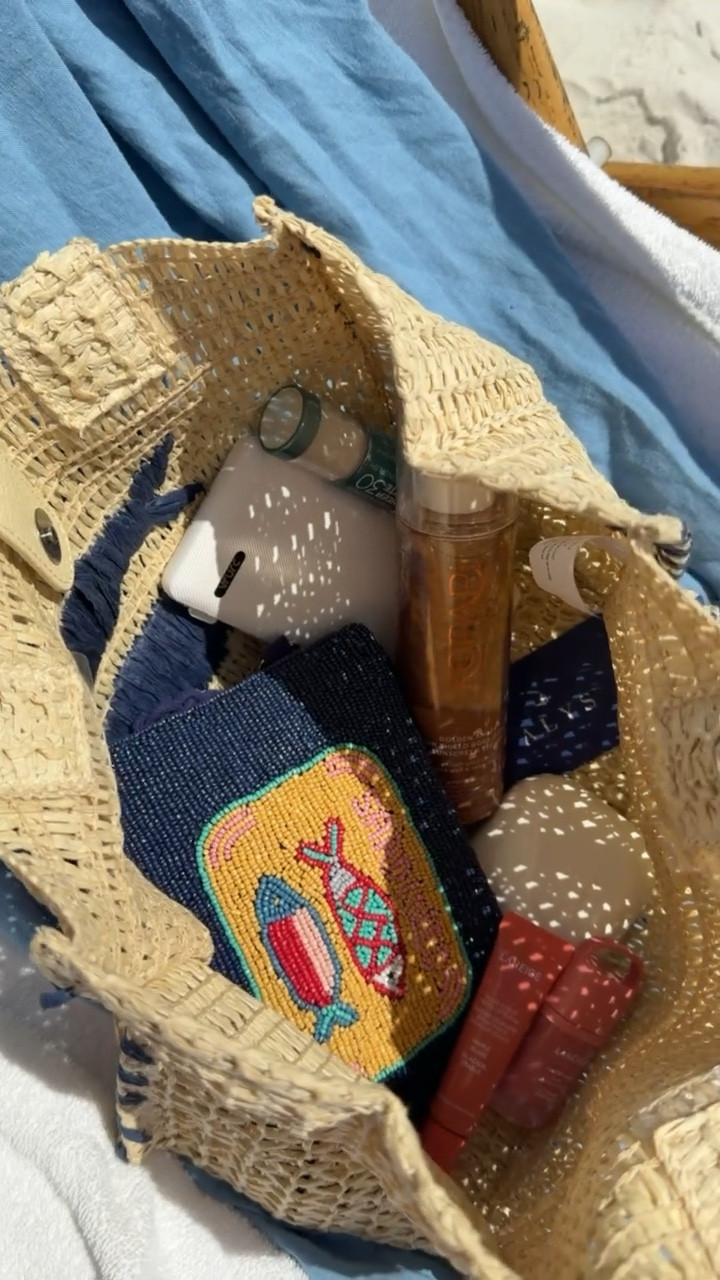 What’s in my beach bag! 🌊☀️👙

#LTKdayinmylife #LTKootd #LTKTravel