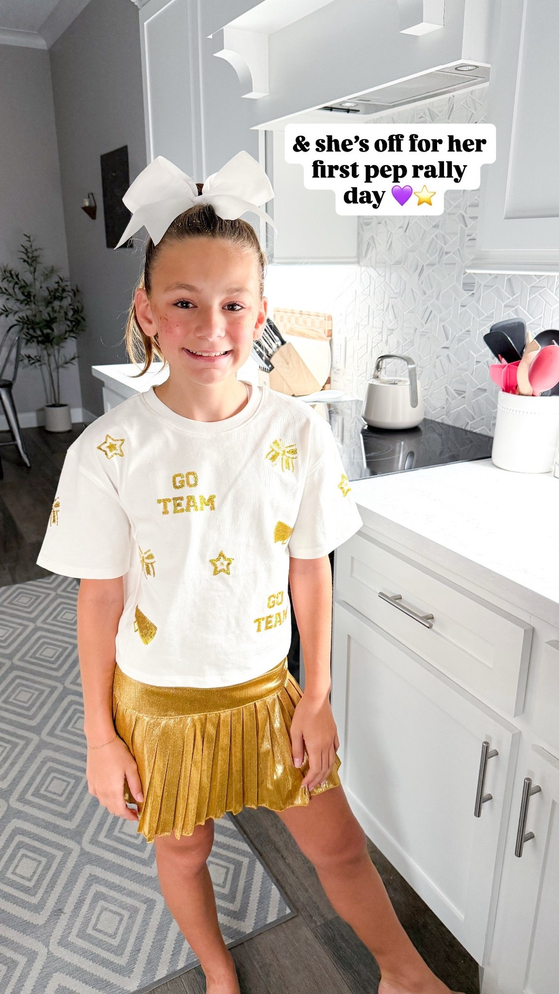 The cutest game day and pep rally outfit! 

Tween girls outfit / game day outfit girls / football outfit for girls