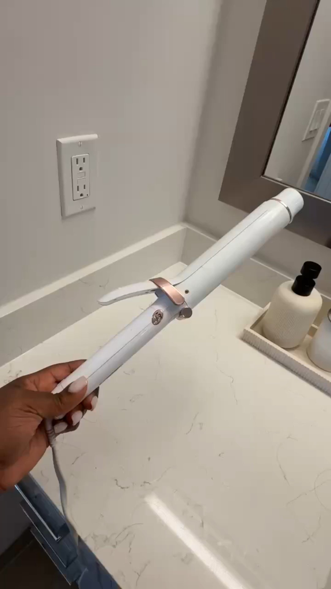 How I achieve my everyday voluminous curls hairstyle ✨

Such a good gift for the holidays 

Curling iron, beauty, blowout curls, Emmy petit 

#LTKHoliday #LTKGiftGuide #LTKBeauty