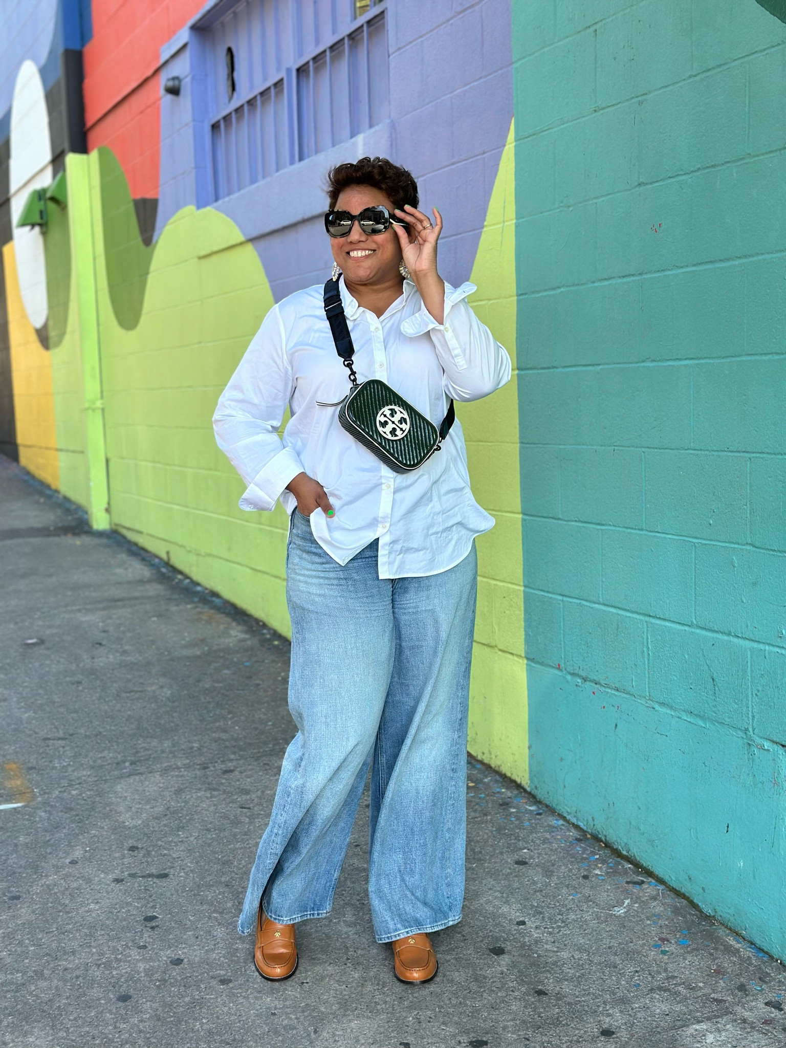 Another day, another classic white blouse paired with a cuteeeee crossbody, wide leg jeans, and loafers!  🍂🍁💚

jeans transitional outfit loafers fall look 
