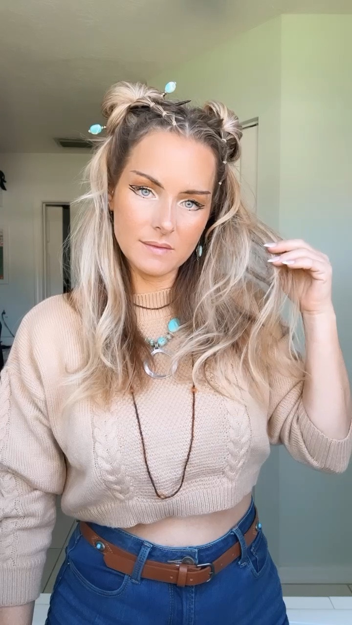 A love a little asymmetry ❤️ crop sweater and turquoise for today 🥰

#LTKVideo #LTKbeauty #LTKstyletip