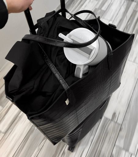 Travel favorites 🖤 I don’t stray from black 🫣

Travel • Vacation • Bag • Tote • Beis • Luggage • Black leather • Carry-on • Portable charger • Trip • Girls trip • Bachelorette • Work trip • Sophisticated • Classy • Simple • Amazon

#LTKitbag #LTKfindsunder100 #LTKtravel