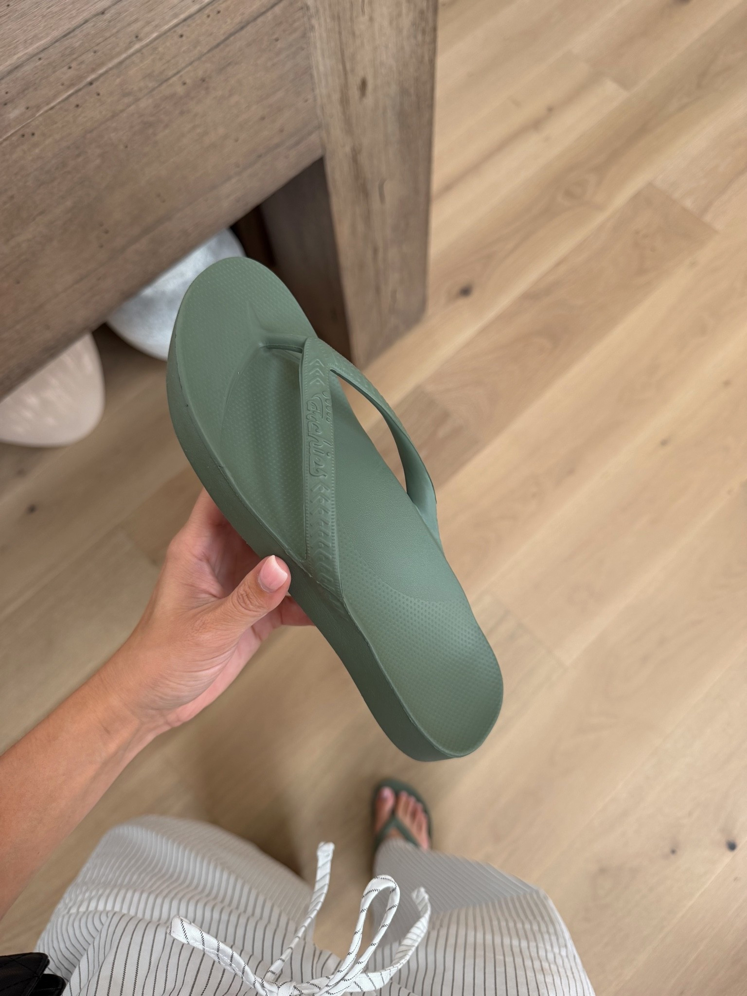 So happy to find arch support flip flops!!👏🏼👏🏼

Summer finds, flip flops, amazon essentials, Archie’s flip flops, Frankie’s bikinis, travel finds, beach day outfit inspo, everyday summer wear