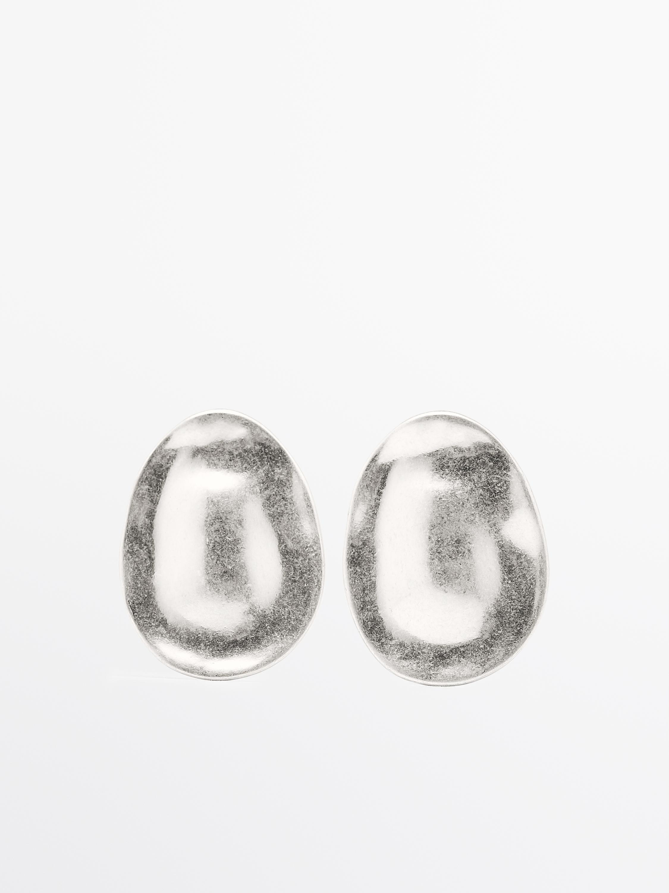 Almond design metal earrings. Snap-button closure. Care instructions: Avoid water, perfumes and c... | Massimo Dutti UK