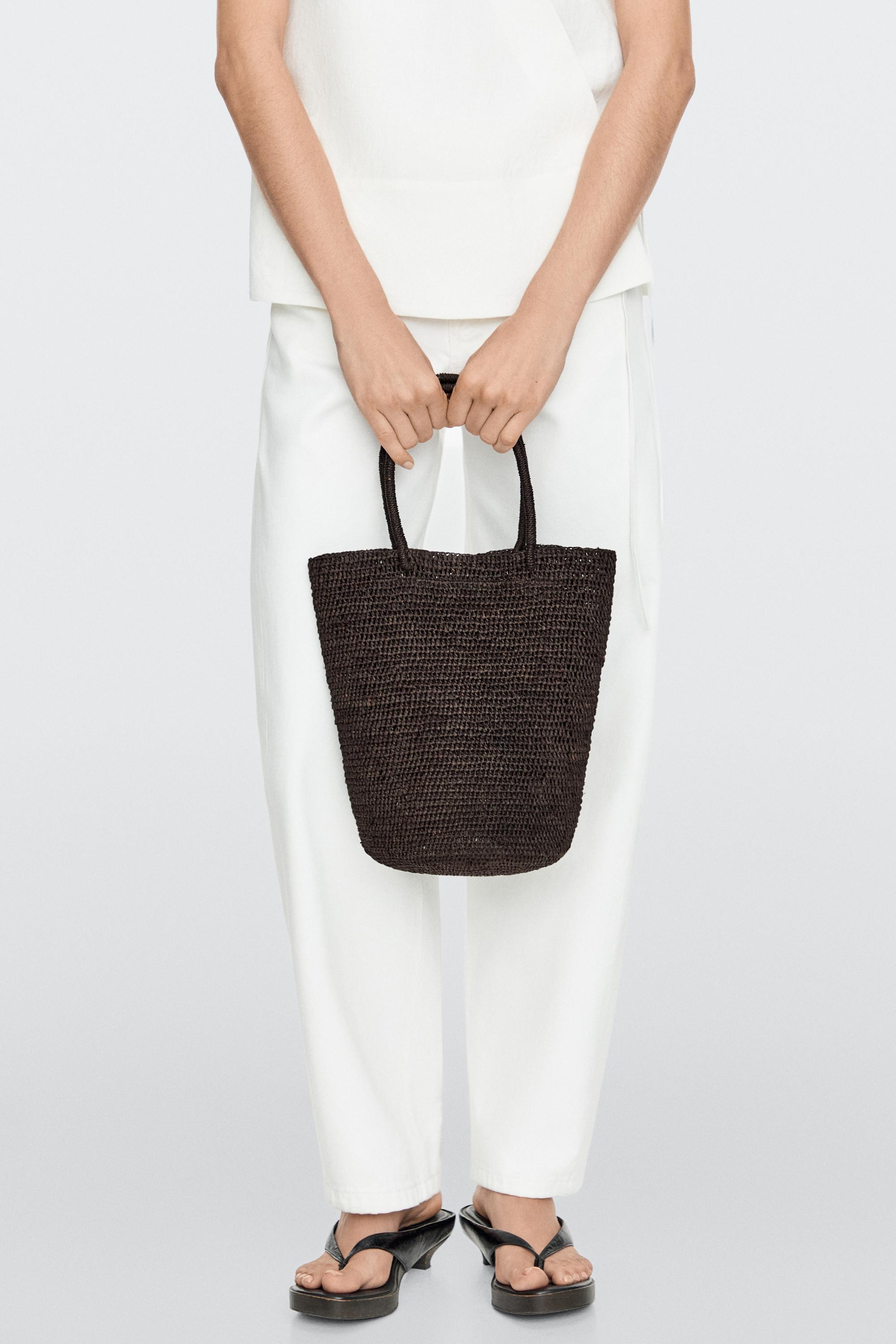 Ma\u0142a torebka typu worek z rafii | Massimo Dutti PL
