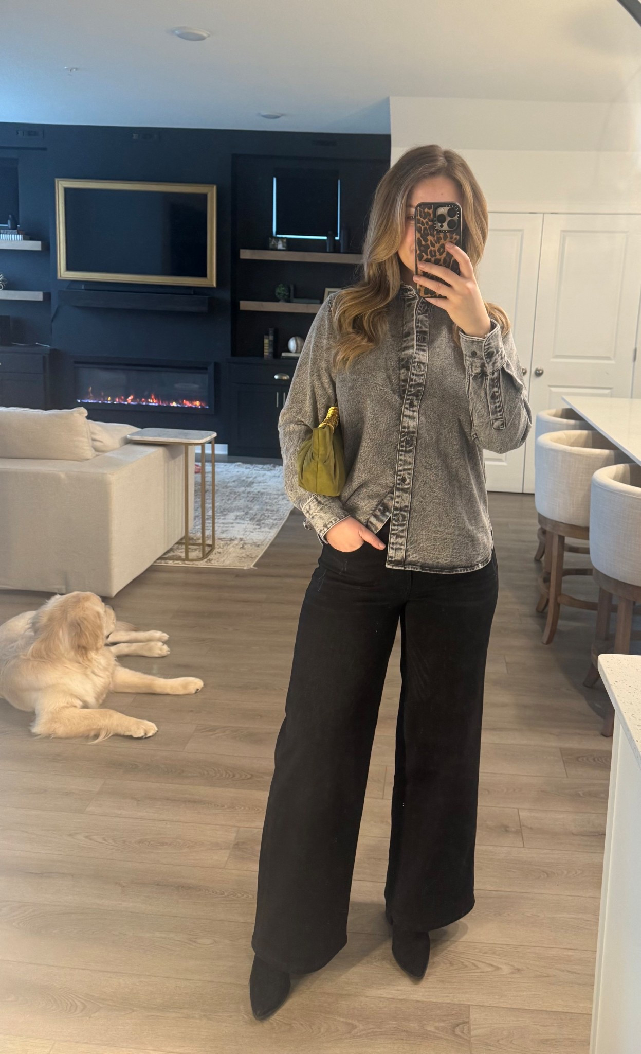 OOTD 🖤 loving the pop of green with my new bag! Boots are Steve Madden but unavailable now so I’ve linked similar! 🔗

#LTKootd #LTKgrwm