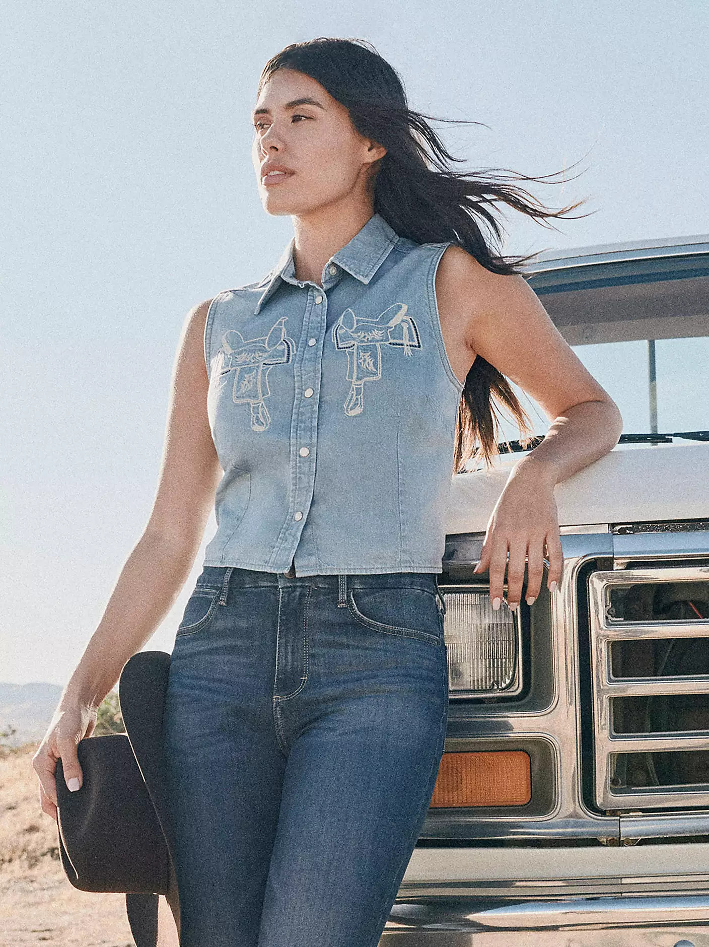 Women's Saddle Embroidered Denim Sleeveless Snap Shirt | Wrangler