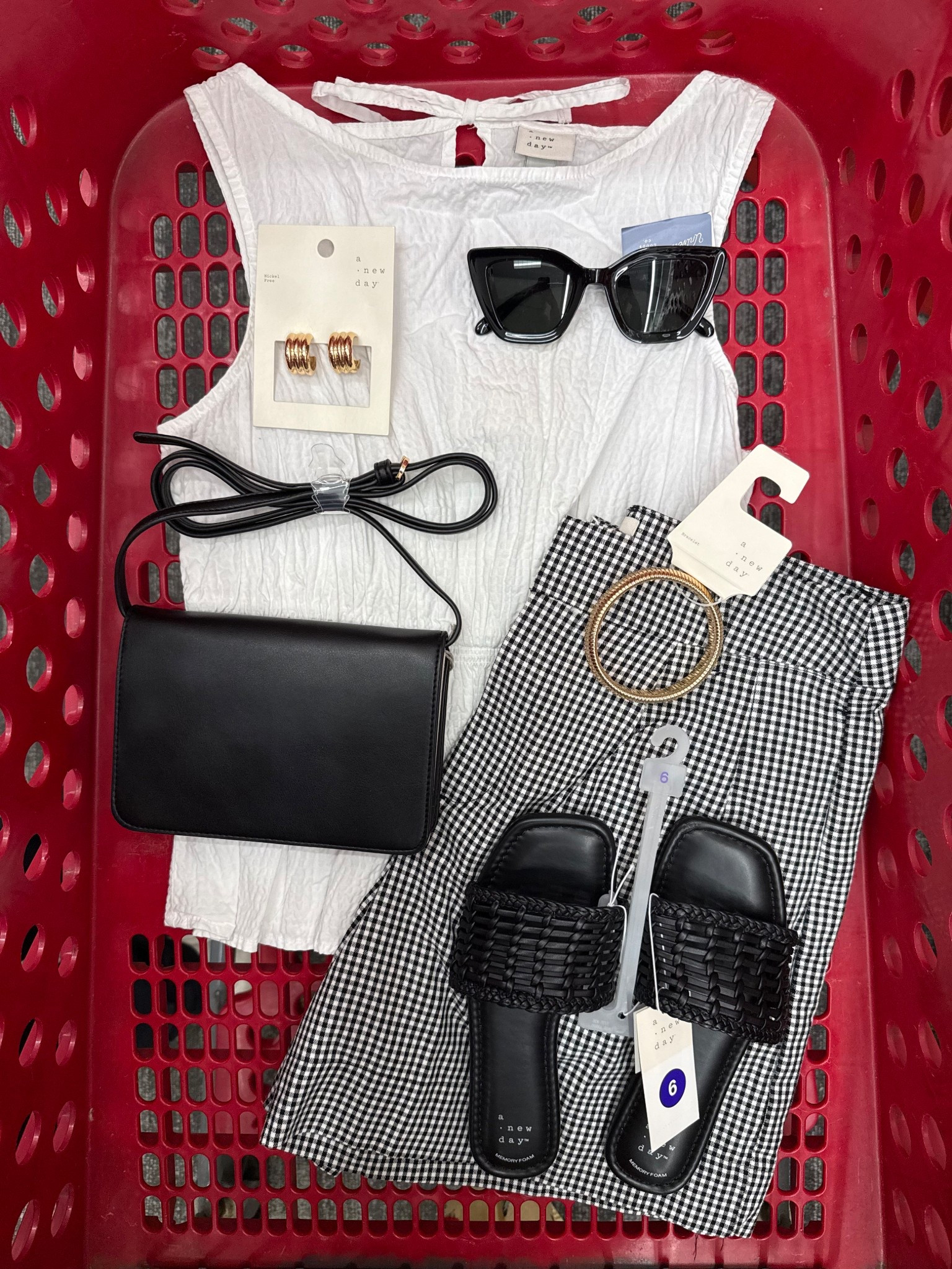 A little gingham moment 🖤