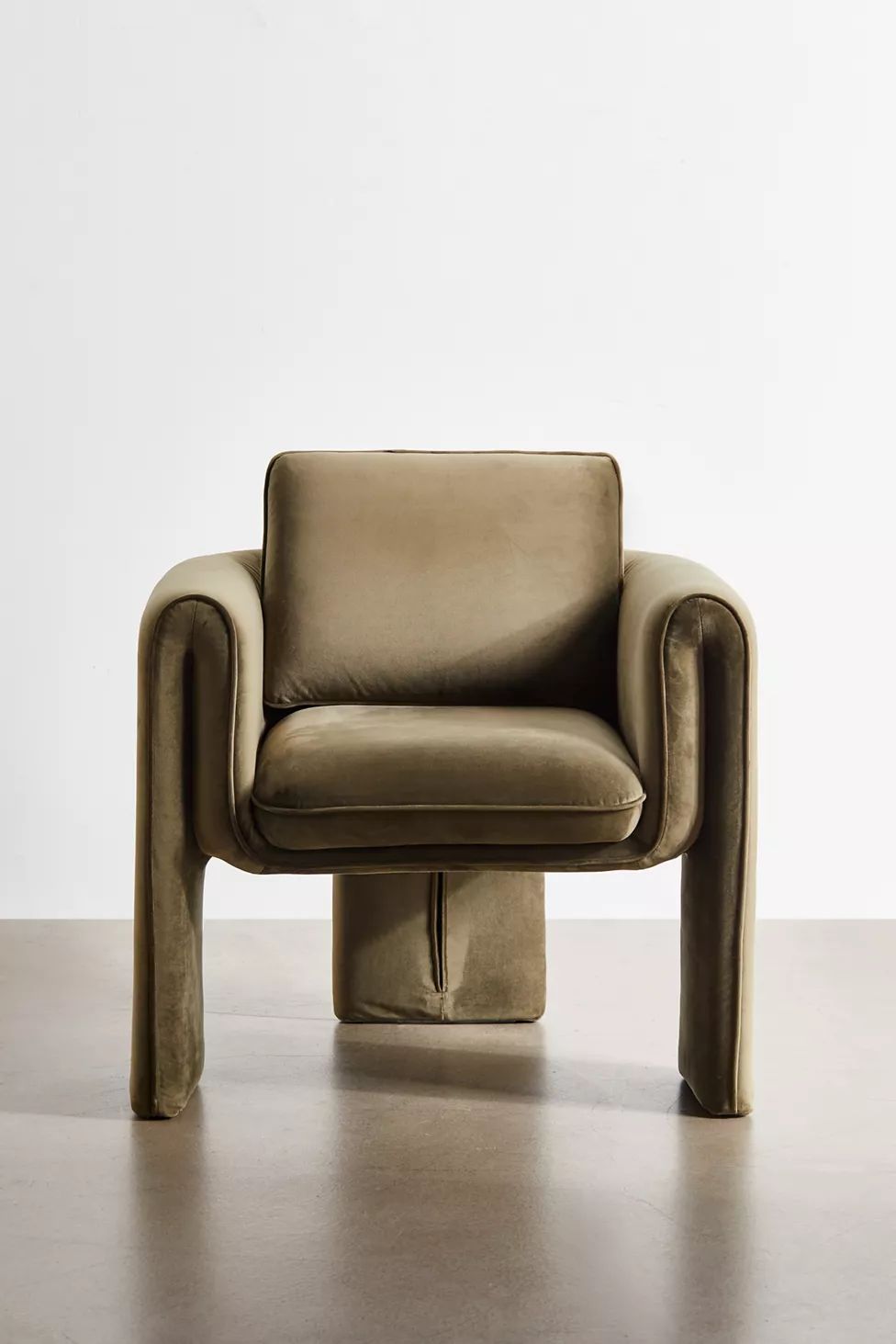 Floria Velvet Chair | Urban Outfitters (US and RoW)