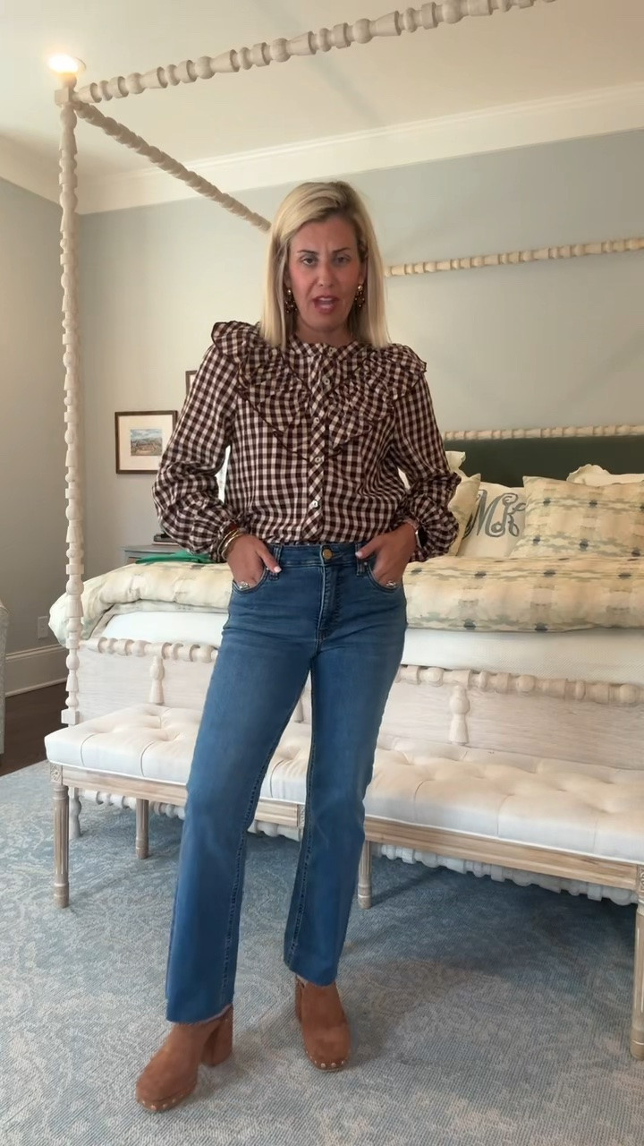 Cuteness overload with this look…will be wearing this fit on repeat! ￼
Top - small
Jeans - 0 (size down)
Clogs - 8 tts 

*code mixandmatch15 at Avara

#LTKSeasonal #LTKOver40 #LTKPetite