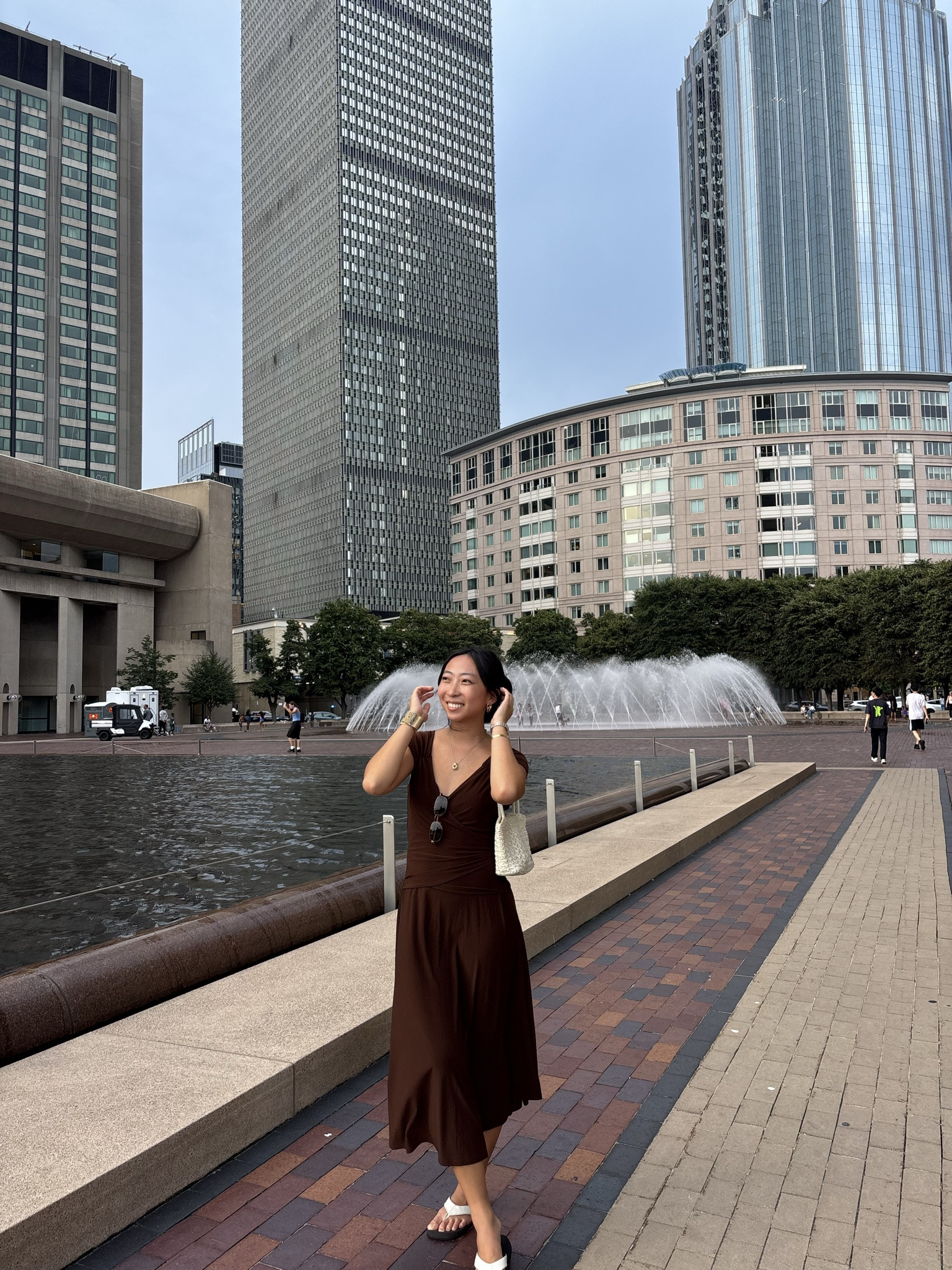 Itsliddystyle wearing thrifted Jones New York Brown A-line stretch Maxi dress, The Sak woven white handbag, Fall outfit, Brown dress, Boston outfit, Thrifted dress, Going out outfit. 

#LTKStyleTip #LTKPetite #LTKFindsUnder50