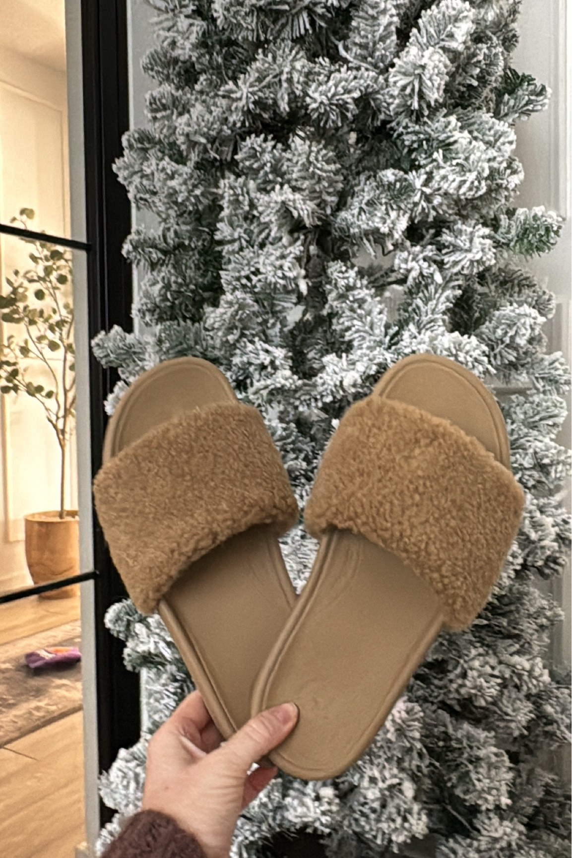 Brand new lululemon Sherpa slides!!! Runs tts 

#LTKHoliday #LTKShoeCrush #LTKFindsUnder100
