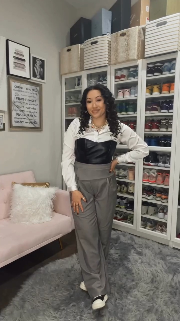 Fit check ✔️
Oversized trousers, styled with purpose.

Proportion is the difference between effortless and sloppy.
Once you get that, everything changes.

Save this for your next outfit.
Drop a 🖤 if you’re into relaxed tailoring.