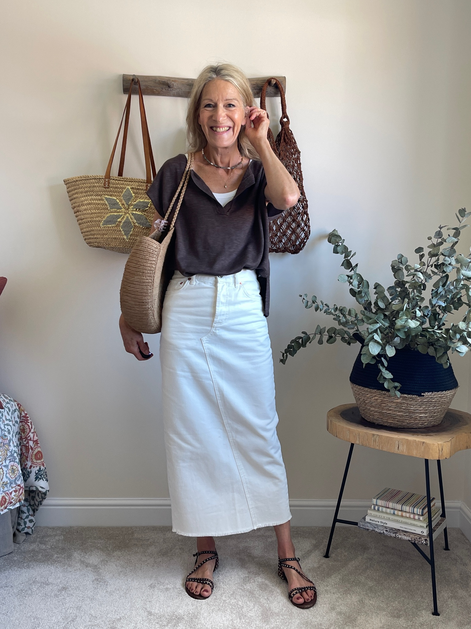 Cream Denim Skirt Outfit
Ecru Denim Skirt
Denim Midi Skirt 
Knitted Tee


#LTKsummer #LTKeurope #LTKuk