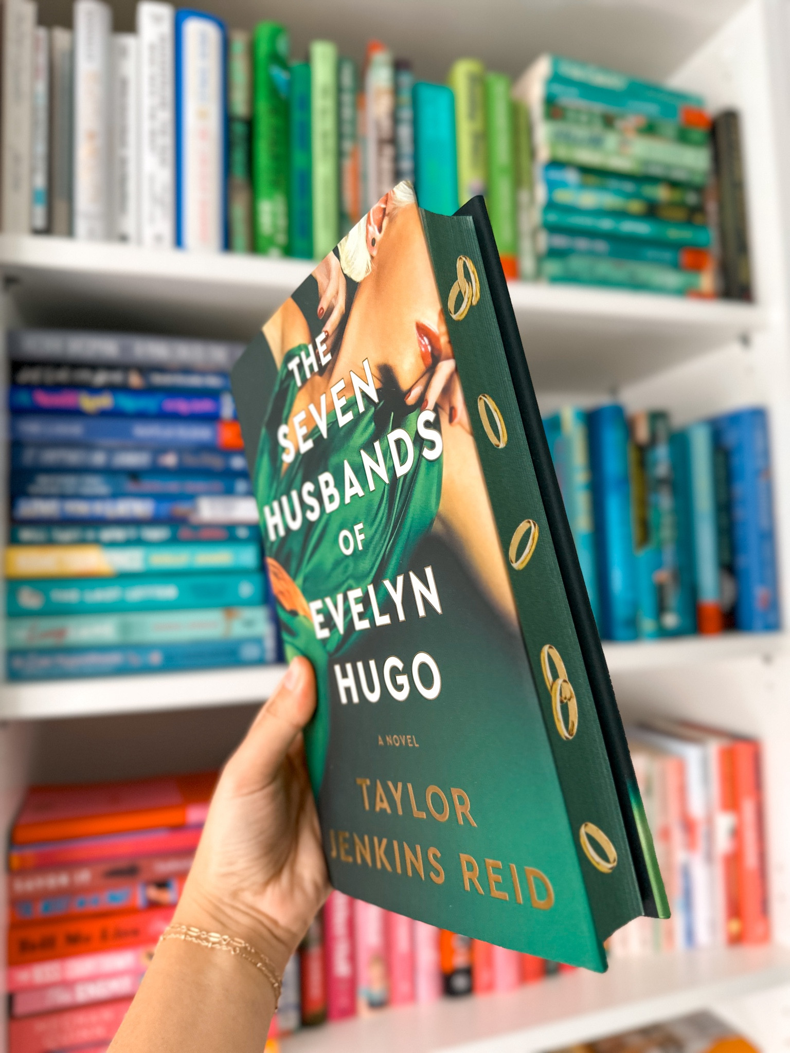 how gorgeous is this new edition of The Seven Husbands of Evelyn Hugo?! 💚

#LTKxPrimeDay #LTKHome #LTKFindsUnder50