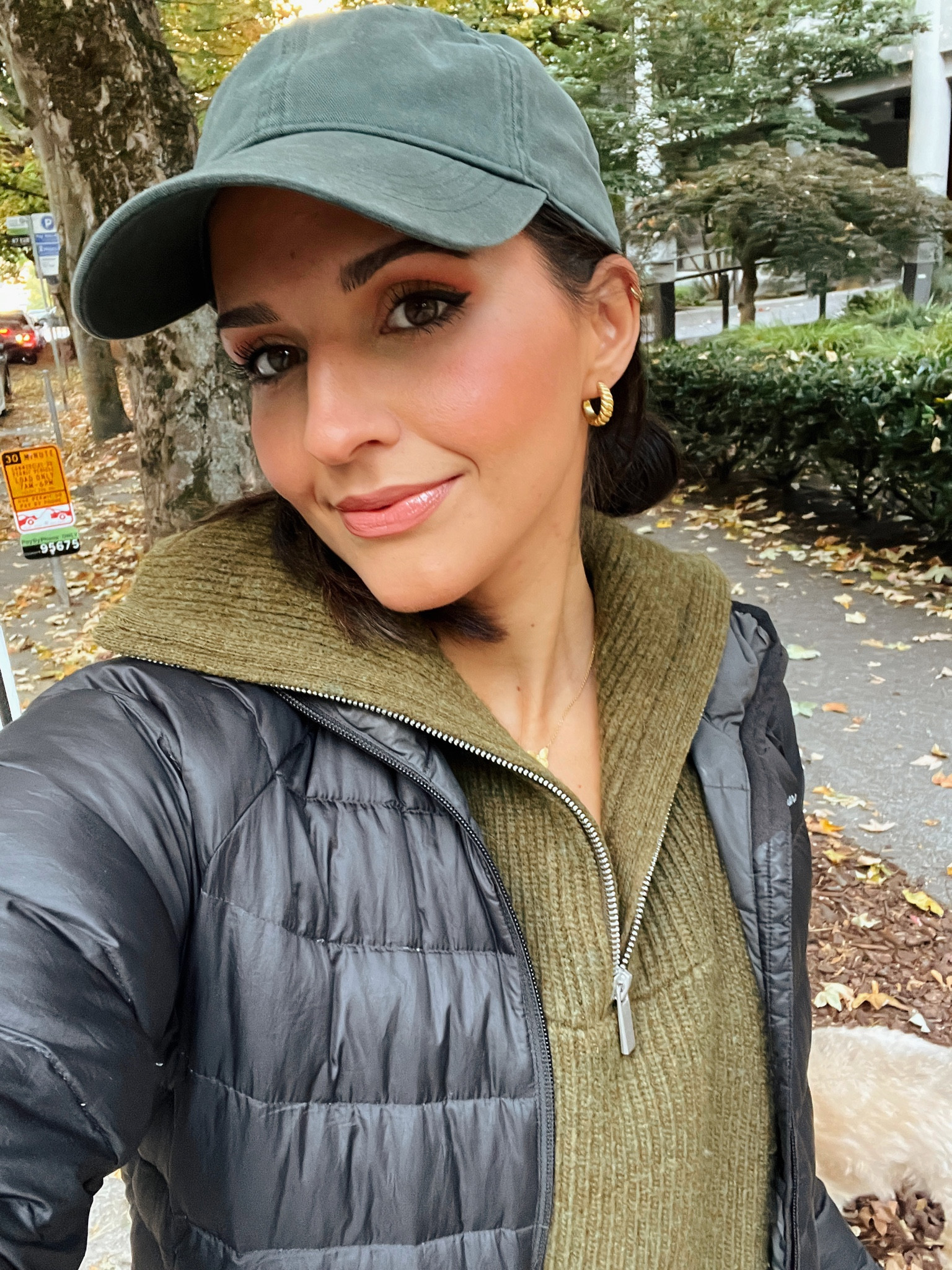 Black puffer for fall and winter is a total staple! Paired with an oversized jumper, leggings and slides and it’s *chefs kiss* #blackpuffet #traveloutfit #jumper #oversizedsweater #fall #falloutfits #fallootd #transitionoutfit #lululemon #aerie #baseballcap

#LTKstyletip #LTKSeasonal #LTKsalealert