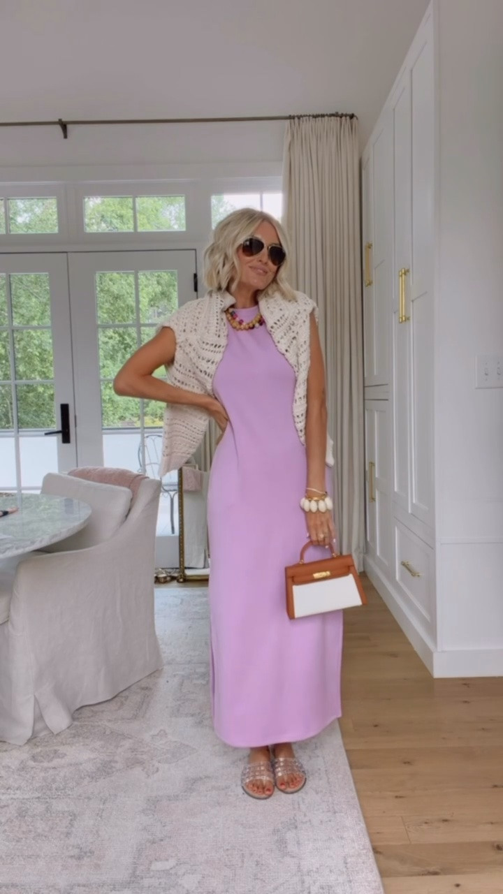 So impressed by this Walmart dress! It feels and looks like $100+! I can’t believe how comfortable, thick, and quality this dress is, especially for the price. Wearing S

Loverly grey, Walmart fashion finds, affordable women’s athleisure, summer athletic dress, everyday casual outfits, women’s casual style, jelly slide sandals

#LTKSeasonal