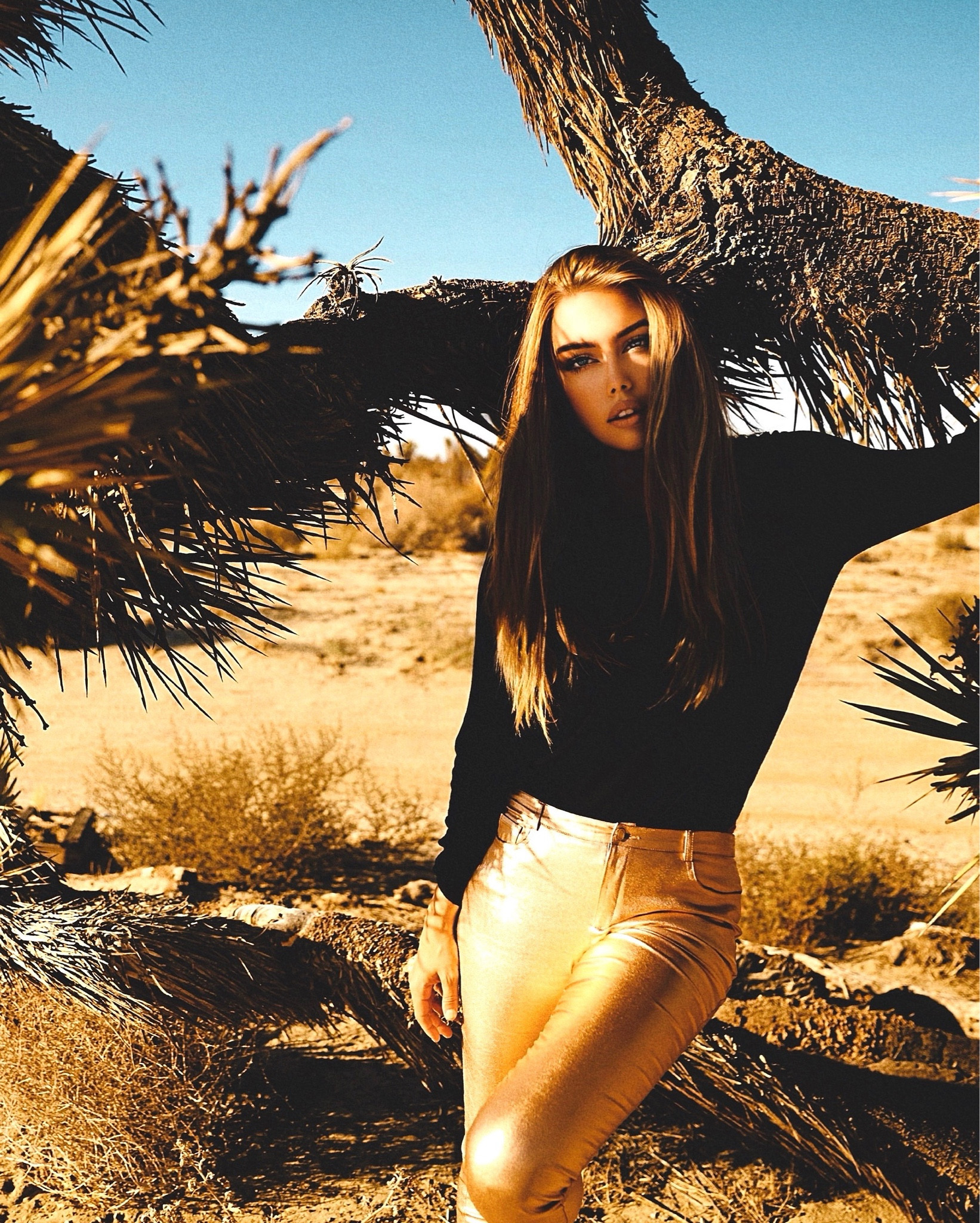 Metallic in gold casual look with a bit of glitz and glam for an upcoming holiday season and every day chic look ✨

#LTKstyletip #LTKU #LTKSeasonal