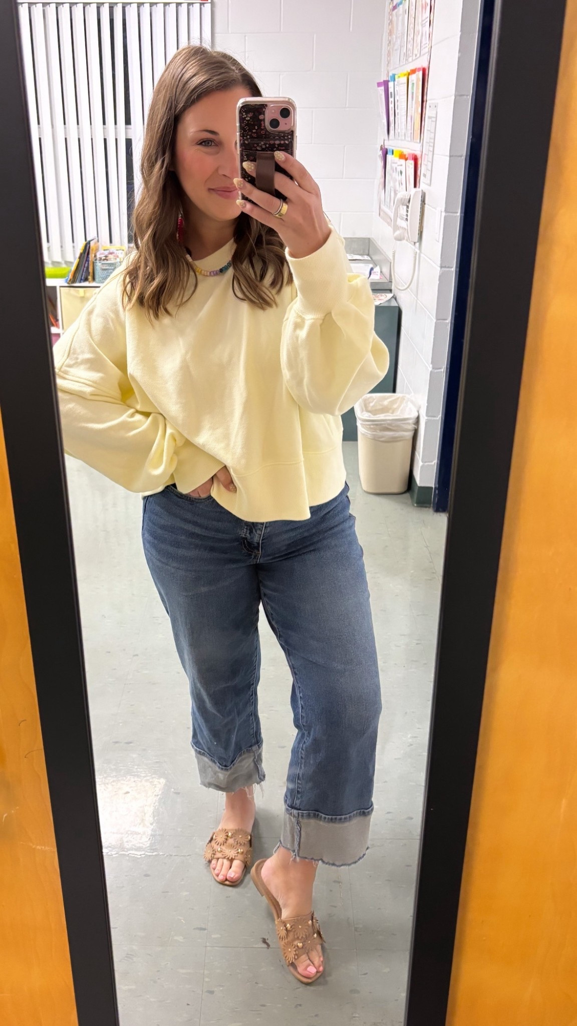 Love this sweatshirt- linking what’s available! Casual work outfit 

TTS- medium 


#LTKMidsize #LTKootd #LTKgrwm