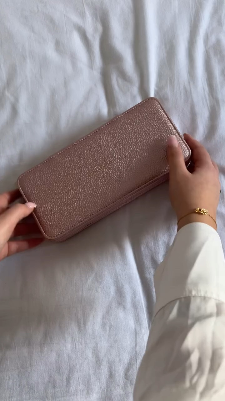 it’s officially gifting season!! 🎁💐

estella bartlett is having the BIGGEST SALE of the year this black friday, and here’s the exciting part—email subscribers get early access! sign up for their newsletter now, and you’ll receive a code to shop from now till 24th before everyone else. 💝💌
 
this sale is the perfect opportunity to grab christmas gifts, and i picked out some gorgeous pieces which i know will make great gifts 🩷❄️🎄

🏷️ jewellery, gold statement pieces 

#LTKeurope #LTKCyberWeek #LTKgiftguide