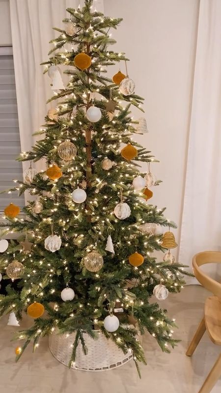 Christmas tree sale 

#LTKSeasonal #LTKsalealert #LTKhome