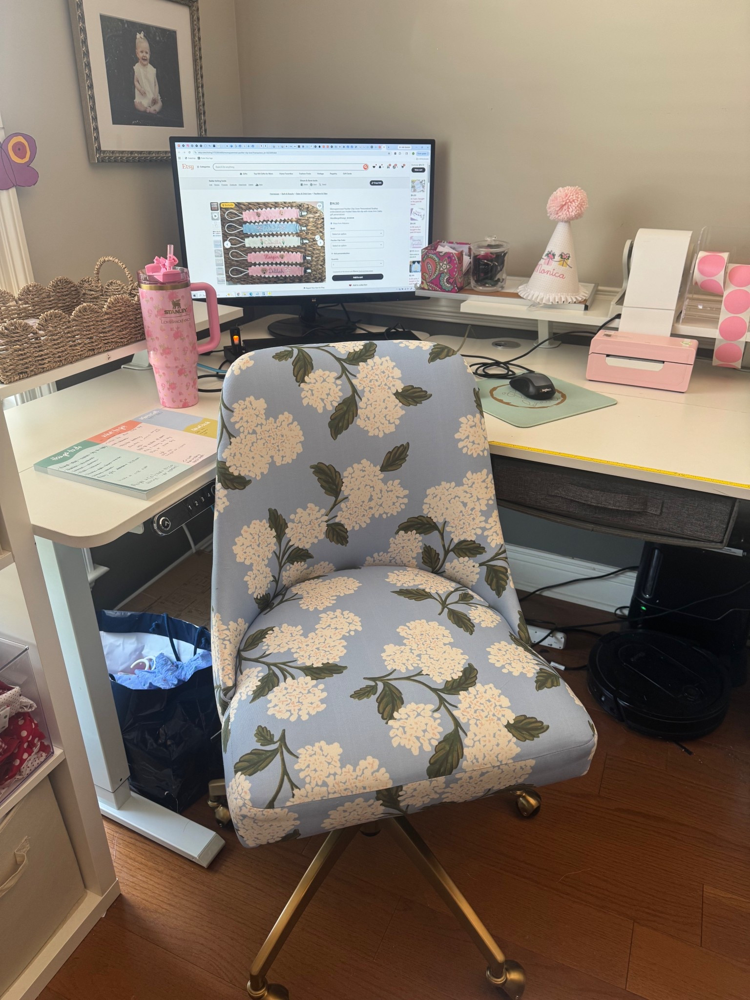 The prettiest desk chair I've ever seen just arrived!! In a hydrangea print 🌸

And it's available in candle sticks and headboards! 

Rifle paper office chair of my dreams! 

It's so comfortable and makes my office feel instantly more put together! 

Home Office 


#LTKmomlife #LTKHome #LTKdayinmylife