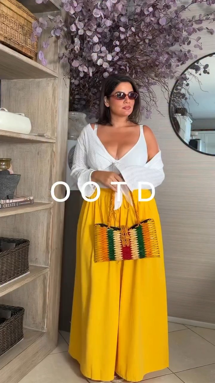 Off to the streets ☀️ 
I’m wearing the size XL in the pants and large in the tops.
Bag I bought in person and unfortunately the owner does not do online orders (I called a few months ago and tried 😢) I also heard she’s closed for a bit so call before you go!

Summer outfit ideas, midsize outfit ideas, Latina influencer, baggy pants, comfortable looks, exploring California

#LTKgrwm #LTKootd #LTKMidsize