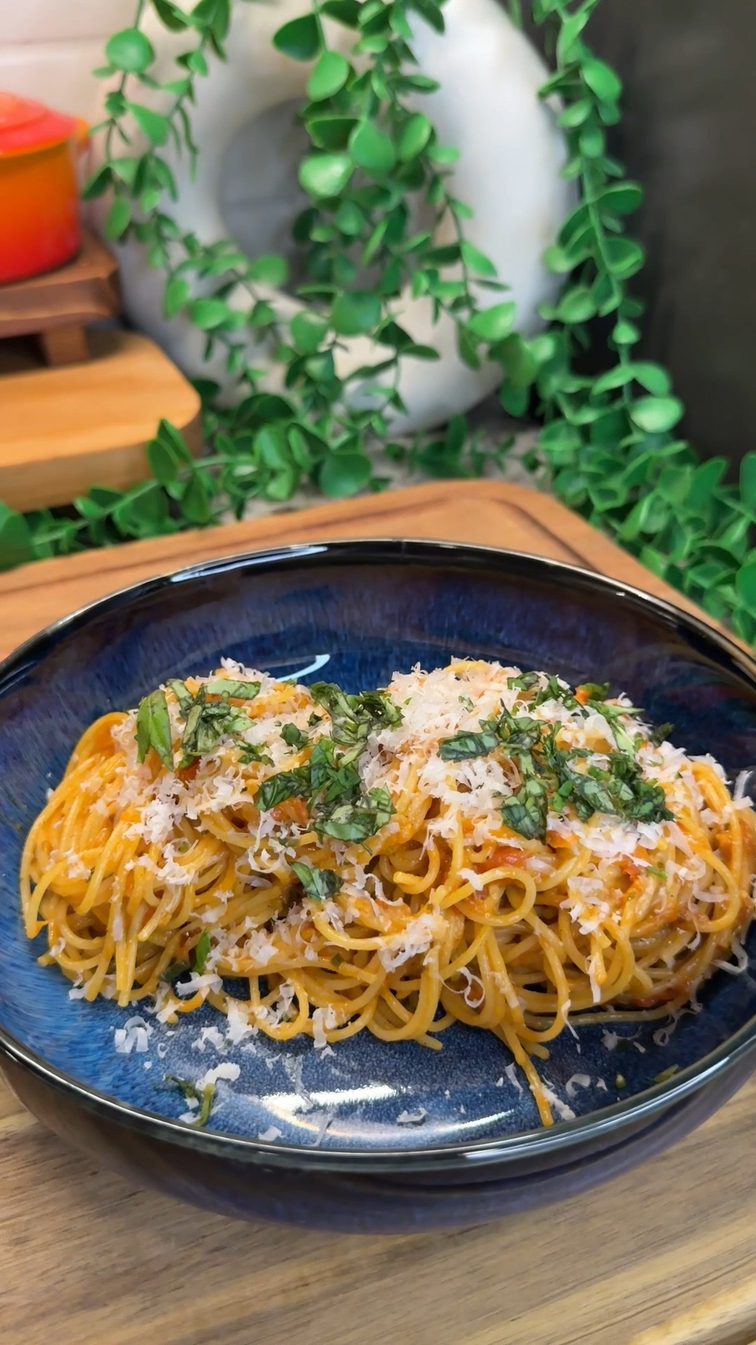 we love this spicy tomato pasta 🍝 fresh, quick & so simple- the best pasta sauce you’ll make that’s perfect for weeknight dinners✨

Ingredients:
- 4 tbsp butter
- 1 shallot, diced finely
- 5 cloves garlic, minced
- 1 tsp black pepper
- 1.5 tsp smoked paprika
- 2 tsp red pepper flakes
- 12 oz cherry tomatoes
- 1/4 cup basil, chopped
- 1/2 tbsp white sugar
- salt to taste
- 1 cup pasta water
- 1/2 cup freshly grated parmesan cheese
- 10 oz angel hair pasta

#mealinspo #easydinnerideas #homemadepastasauce #pastarecipe #spicypastasauce #whattomakefordinner #foodie #cookwithme #cookingformyman #pastafordinner #whatimadefordinner #asmrcooking #freshpastasauce