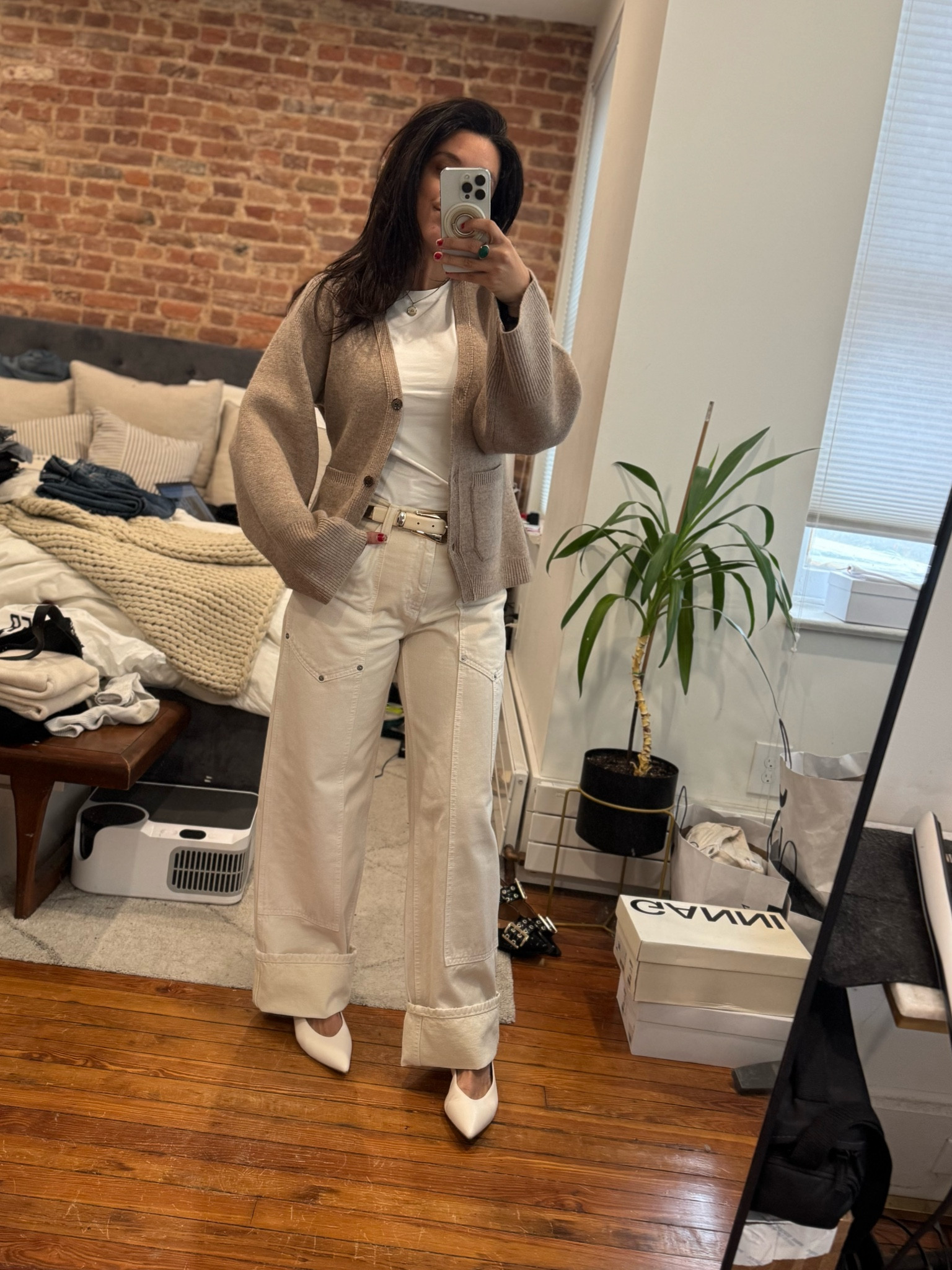 M in cardigan
S in tshirt
28 in jeans 
8 in flats 
M in belt 
