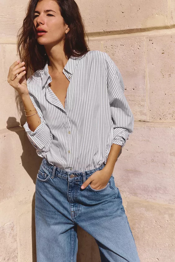 Loose-fitting collared shirt with long sleeves and a button-up front. | Zara UK