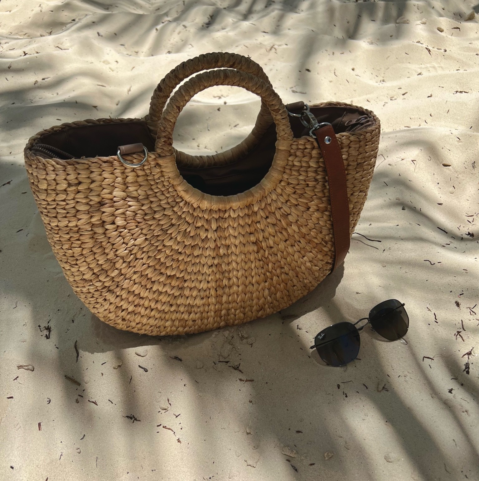 beach essentials🕶🤎

#LTKswim #LTKSeasonal