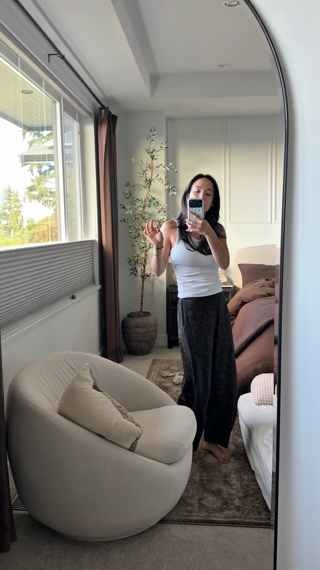 Chaotic @Ruti try on. Holy moly are they perfect. 
I’m 5’5” and typically a 26/4 and went with a size 4 in these and they feel perfectly comfortable. 
Also this print 😮‍💨😮‍💨😮‍💨 perfect for fall

#LTKfall #LTKtravel #LTKstyletip