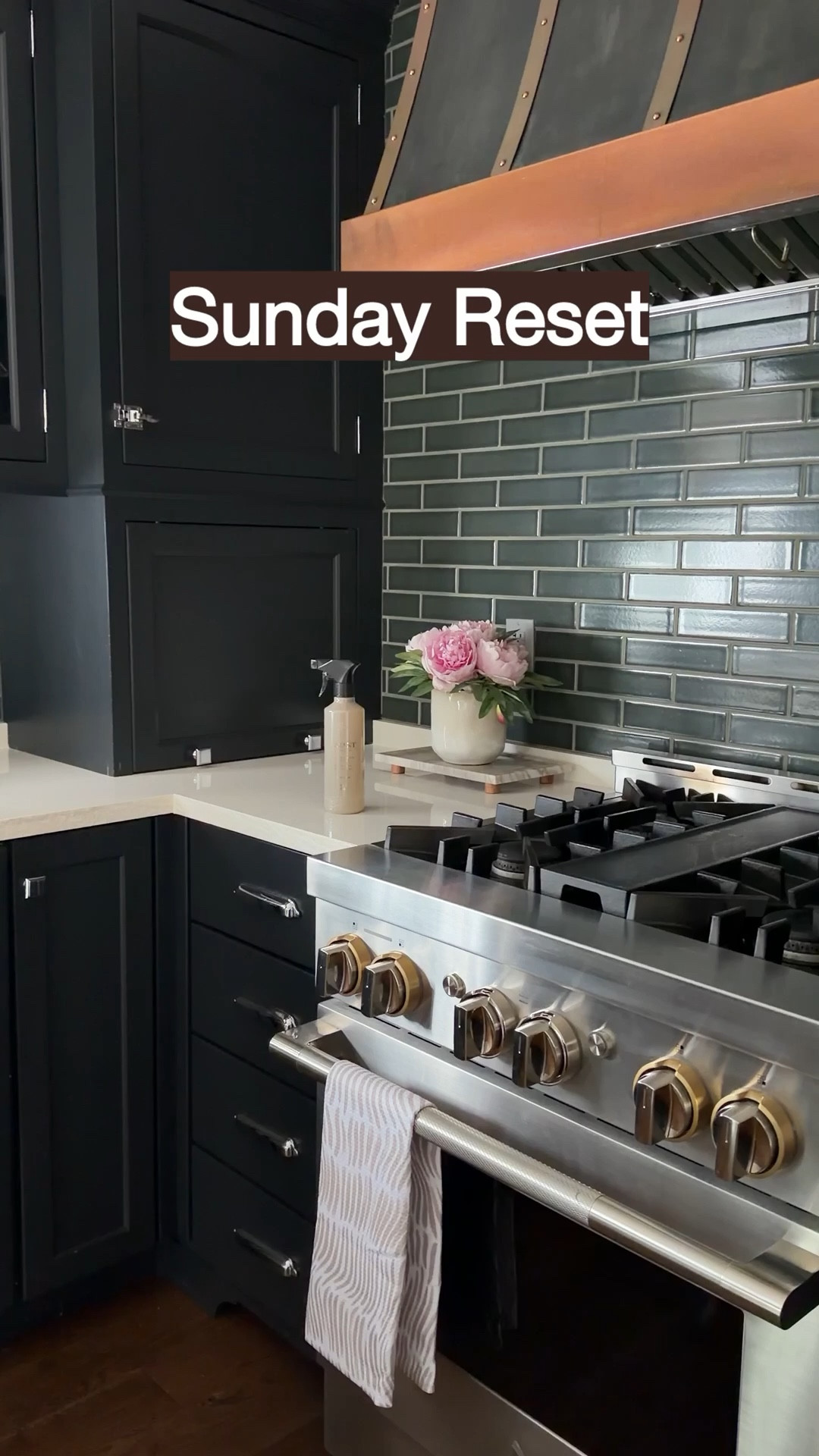 Sunday reset.
Refilling bottles, wiping down the kitchen, and starting the week fresh.
This plant-based multipurpose cleaner in Ambre Santal smells incredible and actually works.
Everything is linked in my LTK. Use code Evalia20 for 20% off.
#ad #lavantcollective @lavantcollective

#LTKmorningroutine #LTKHome #LTKdayinmylife