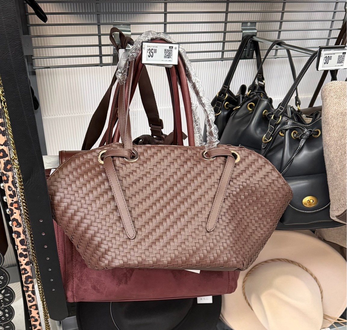 Mini woven clam-shaped hand bag find! Under $40

#LTKootd