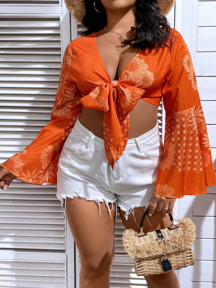 Plus Floral Print Knot Front Trumpet Sleeve Crop Top | SHEIN