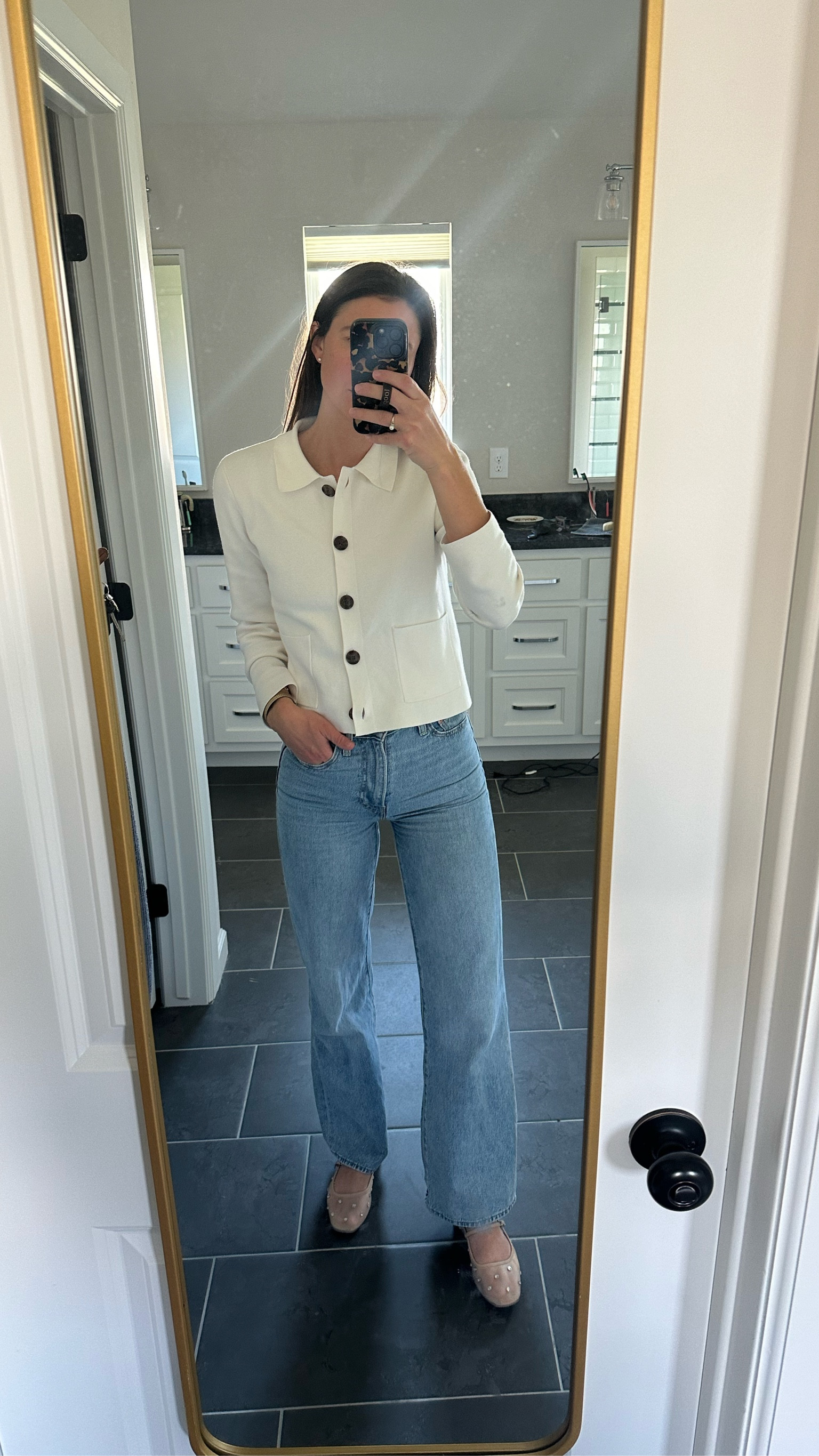 Cardigan, jeans, ballet flats. Perfect combo! 

#LTKFindsUnder50 #LTKShoeCrush #LTKFallSale