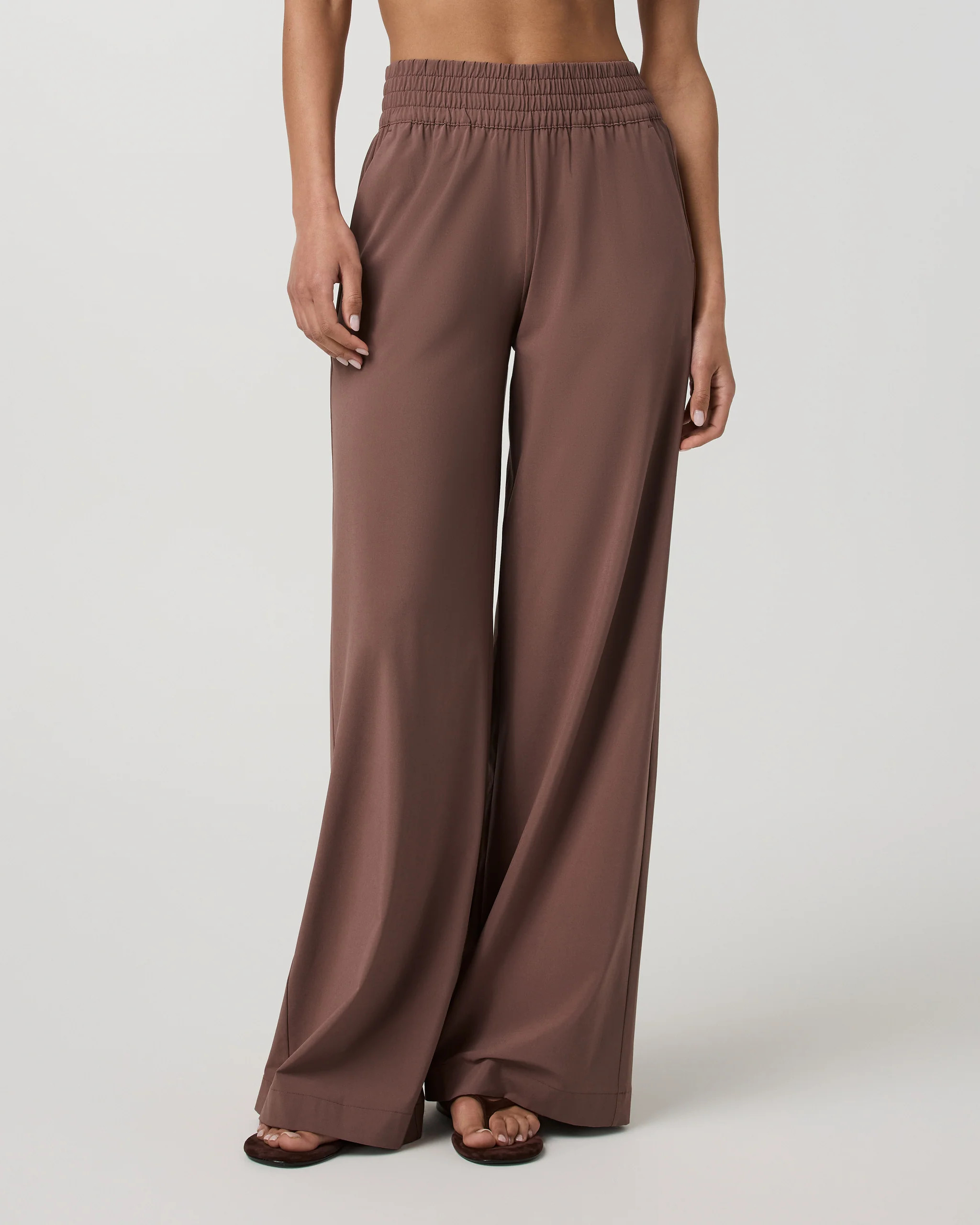 Villa Wideleg Pant - Short – Women's Sable Lightweight Pant – Vuori | Vuori Clothing (US & Canada)