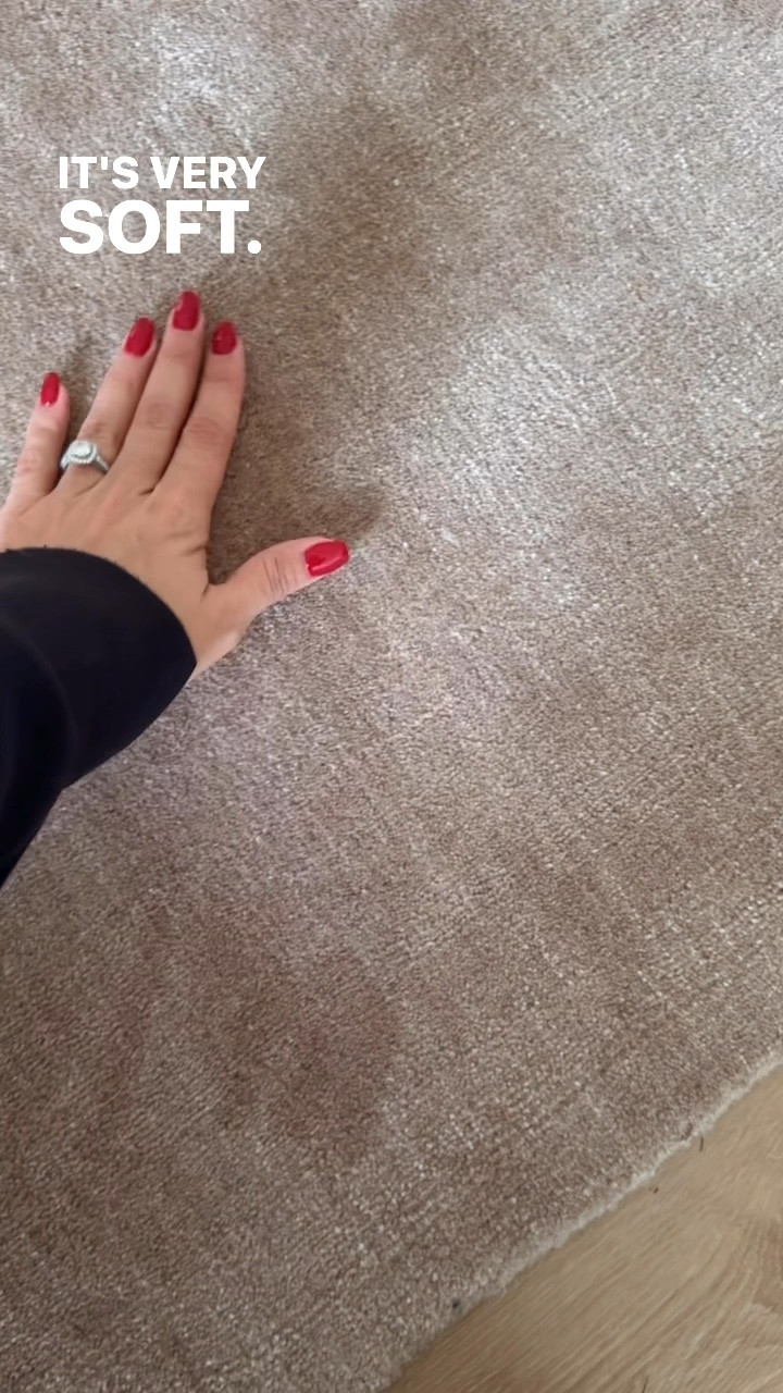 MY NEW RUG IS ABSOLUTELY BEAUTIFUL!!! Telling you what happened to my old one and why we changed it ❤️

Rugs USA Arvin Orlano Rugs Fawn Arrel Speckled 

#LTKHome #LTKVideo #LTKStyleTip