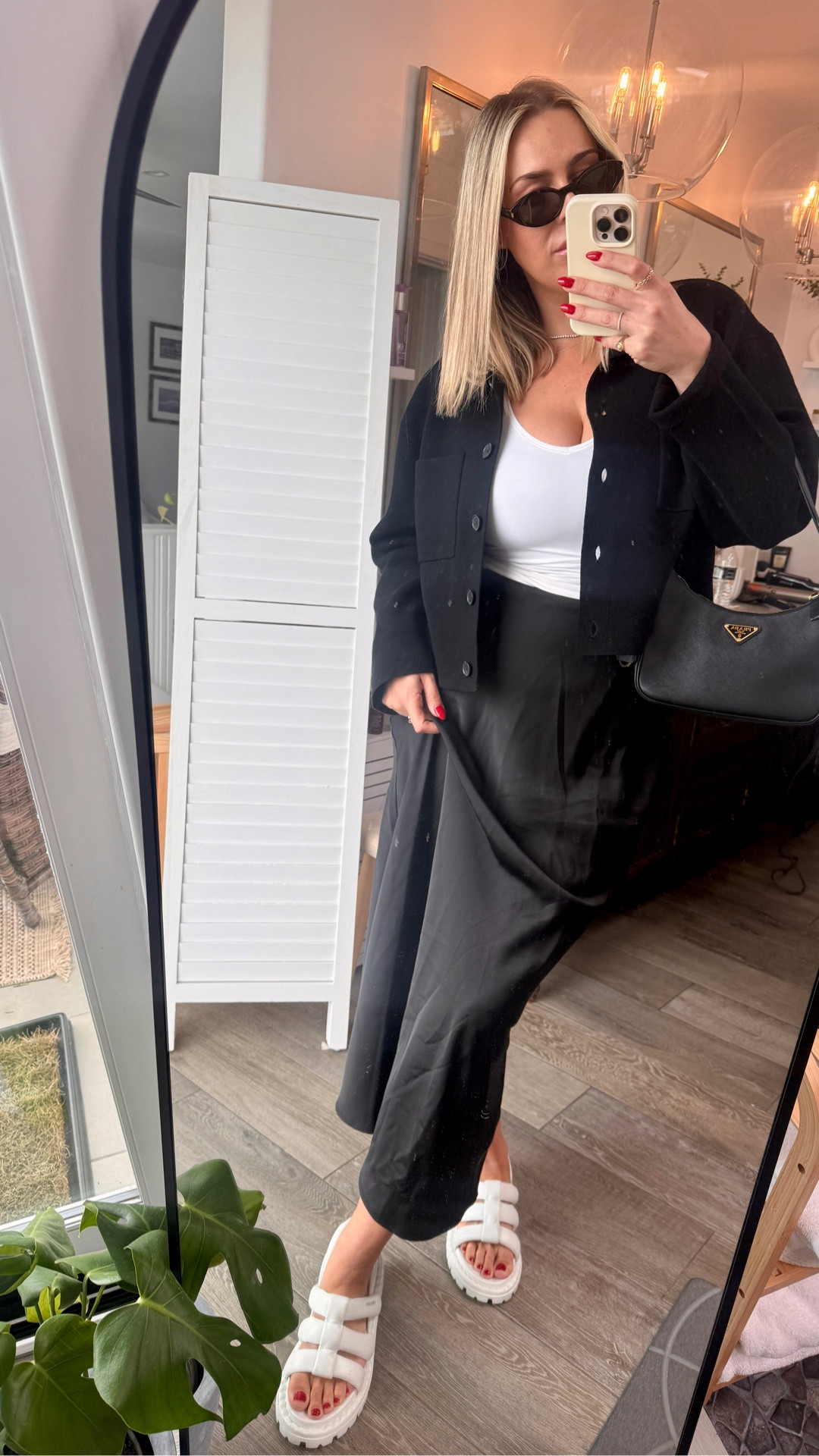 Cloudy Spring Day but make it chic🖤🖤🤍🤍

Comment “send the links” for everything sent to your DM!

#outfitinspo #outfitideas #springoutfit 

#LTKU #LTKootd #LTKMidsize