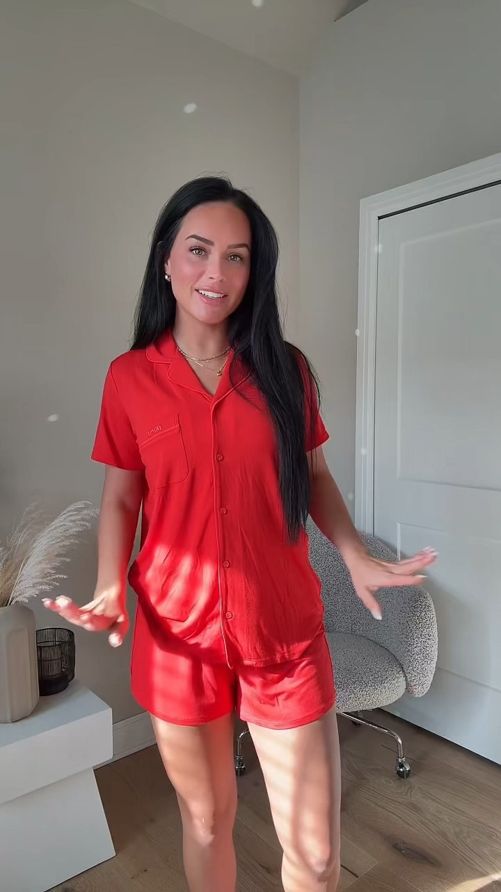 SKIMS VALENTINE’S SHOP 2025 💋💌💘

I’m wearing a size small
My Sizing 5’7, 145lbs, 32dd

#skimsvday #skimsvalentinesday #skimsnewarrivals #skimssleepset #skimscherryblossomlipstick #skimsruby 

