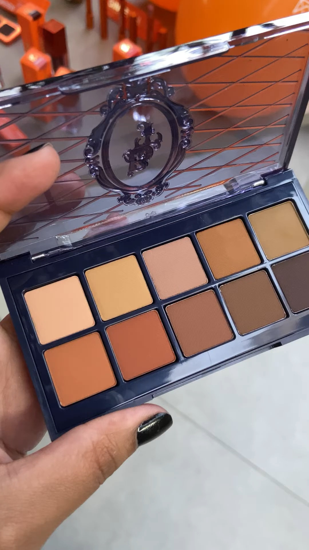 Essa é a paleta BT Transition, com 10 tons de marrons perfeitos para construir olhos esfumados e transições. 🤎

#LTKbrasil #LTKbeauty