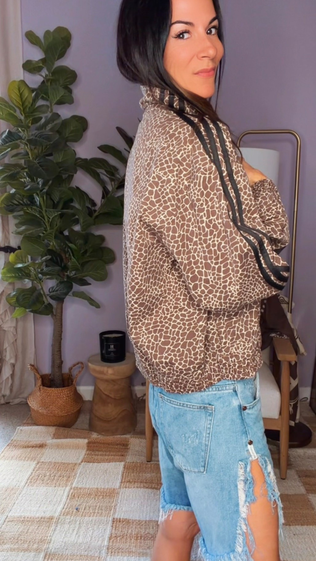 Denim shorts but make them elevated ✨

These are the kind of basics every closet needs — a good fitted tee (yes… Amazon, yes… giving Skims energy), the perfect distressed denim, and a lightweight statement jacket to pull it all together.

Easy. Breezy. Affordable.
But still polished.

Because looking put together doesn’t have to mean trying too hard.

This is my formula:
• Fitted basic
• Great denim
• Elevated layer
• Strong accessories

Done.

Wearing a 23 in shorts. XS in jacket and tank/rees

#NicoleColeeStyle #ElevatedBasics #AmazonFinds #DenimStyle #CasualChic




#LTKSeasonal #LTKstyletip #LTKsalealert