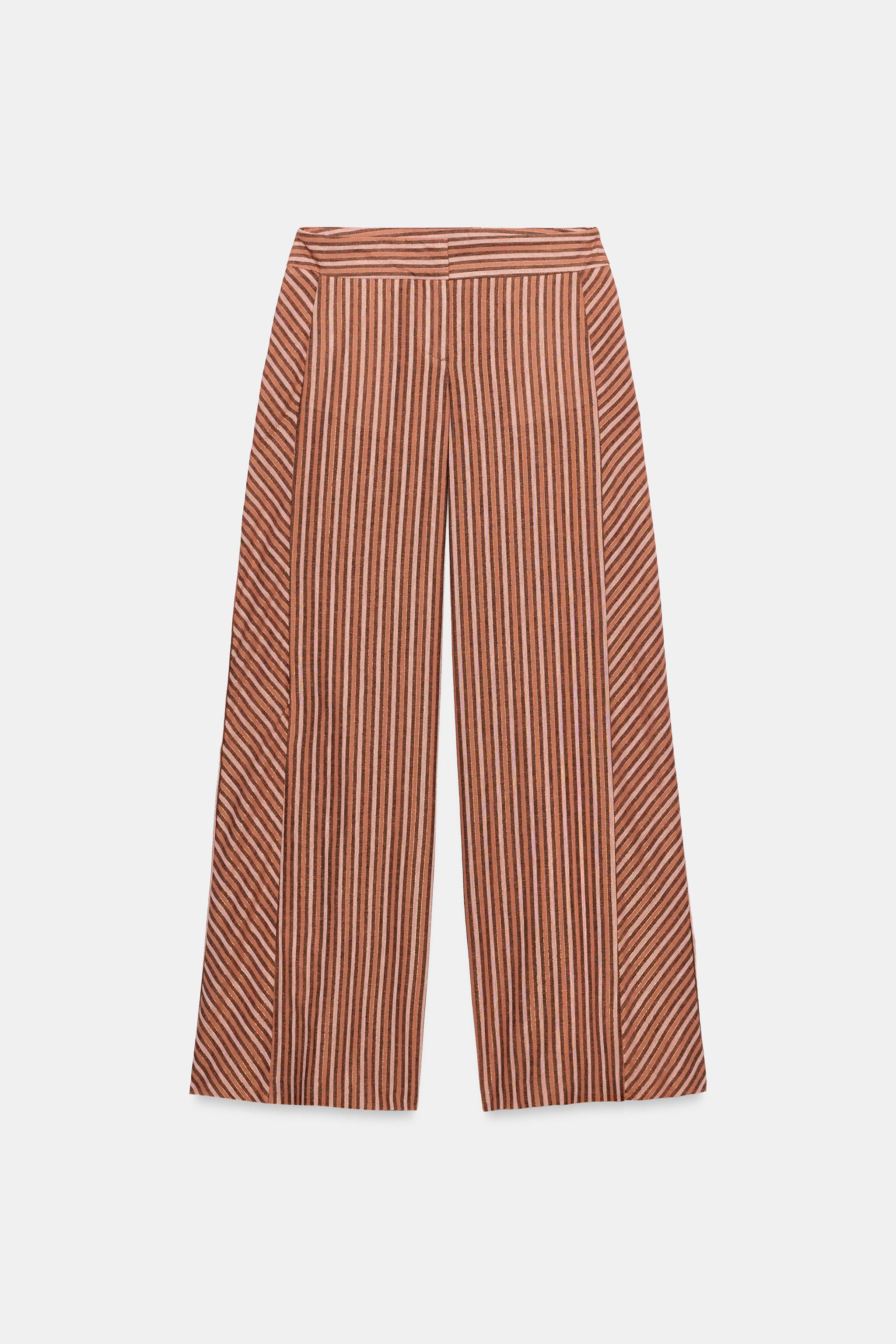 Model height: 176 cmLinen blend trousers. Low-rise with front pockets. Fabric with metallic threa... | Zara UK